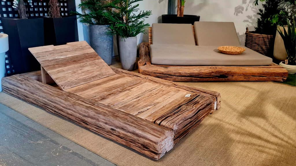 Muebles exterior en madera de batea en Barbanza